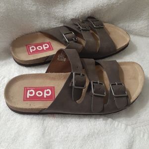 Pop sandals